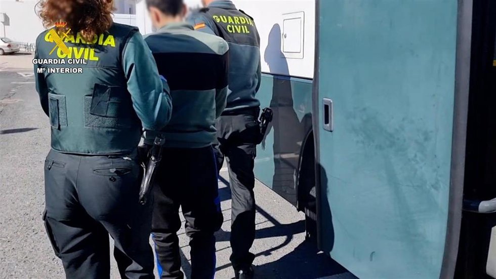Imagen de uno de los detenidos durante la operación.