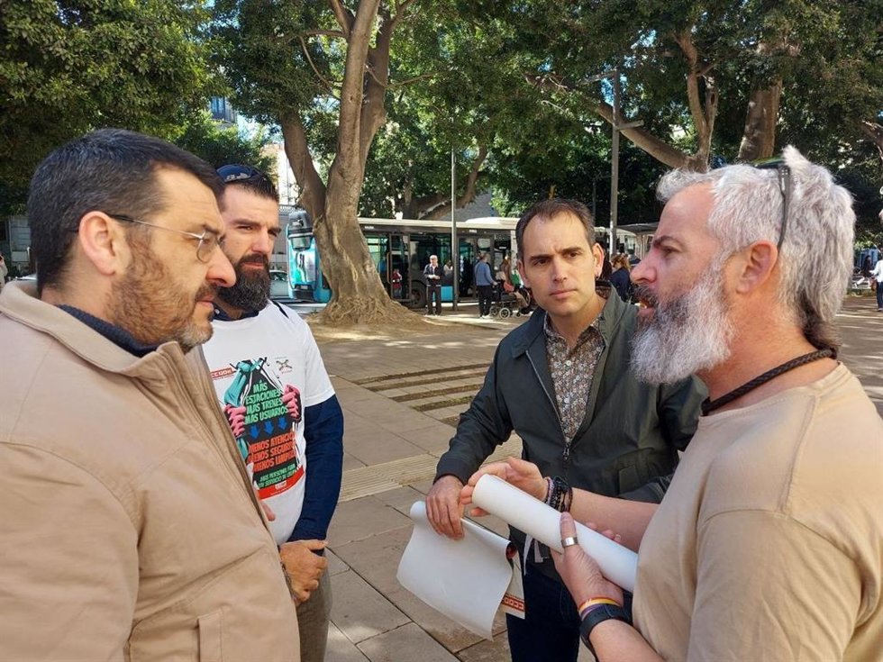 El coordinador general de IU Andalucía, Toni Valero, ha exigido al Gobierno andaluz.