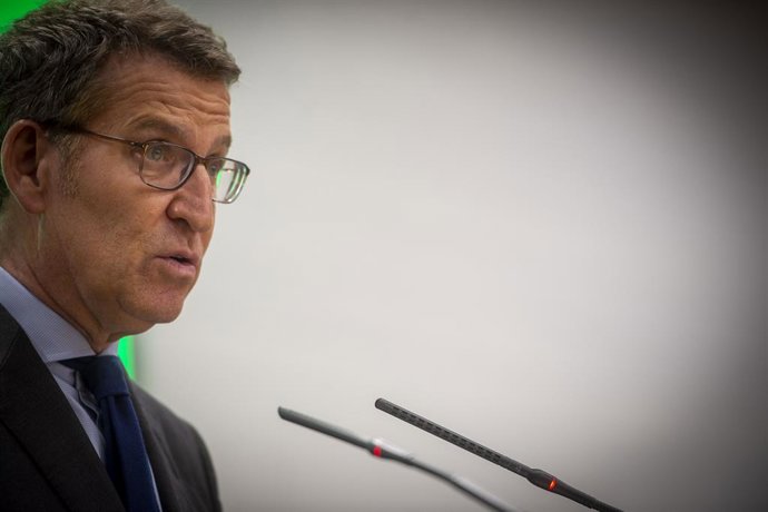 El presidente del PP, Alberto Núñez Feijóo, interviene durante el IV Foro Emprendedores y Autónomos, organizado por ATA, a 14 de marzo de 2023, en Madrid (España). Esta edición del Foro ATA se celebra durante dos días para debatir y hacer propuestas sob