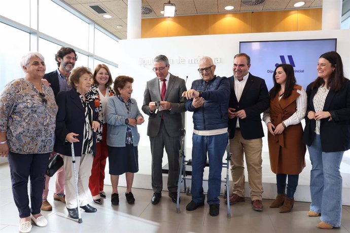 Diputación de Málaga inicia proyecto piloto con el uso de un reloj inteligente para monitorizar a enfermos de Alzheimer.