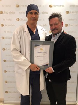 Francisco J. Ruiz Solanes recibe el premio TopDoctors 2022