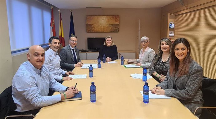 Isabel Blanco en un momento de la reunión con la Junta Directiva de la Asociación Esclerosis Lateral Amiotrófica de Castilla y León