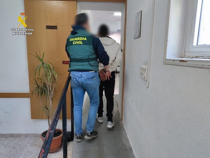 Tres detenidos por robar y golpear con un puño americano a dos agricultores