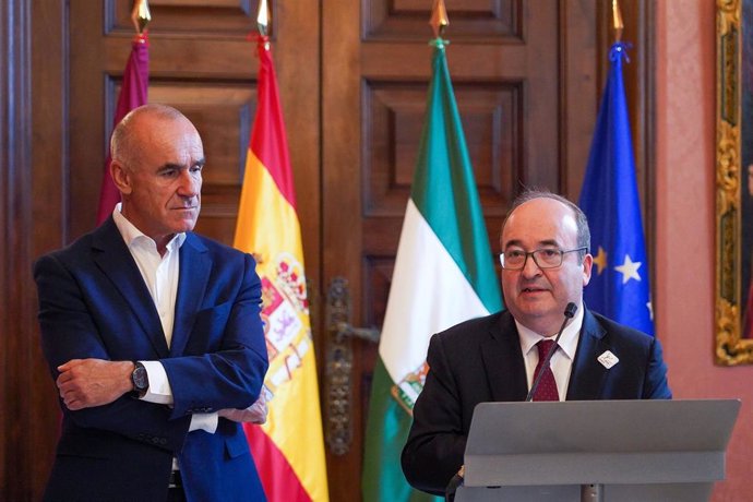 Iceta en Sevilla junto al alcalde, Antonio Muñoz