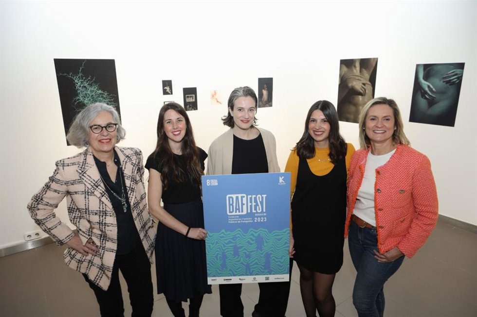 La alcaldesa de Barakaldo, Amaia del Campo, en la presentación en Madrid del VIII Certamen de Fotógrafas Baffest.