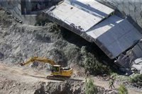 La Xunta apremia al Gobierno y Transportes reivindica estar trabajando "con urgencia" en el viaducto de la A-6
