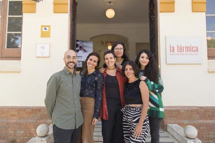 Los seis creadores que realizan su residencia artística en La Térmica.
