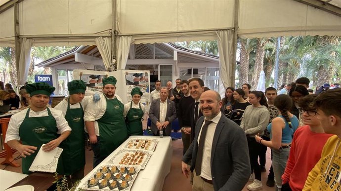 Cámara de Comercio, Diputación y Ayuntamiento impulsan la Feria del Empleo de Vera