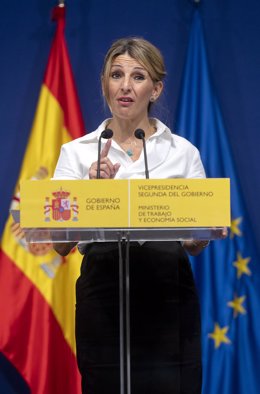 Archivo - La vicepresidenta segunda y ministra de Trabajo y Economía Social, Yolanda Díaz, comparece tras una reunión con los responsables de las asociaciones de autónomos UPTA, ATA y Uatae, en la sede del Ministerio, a 6 de mayo de 2022, en Madrid (Esp