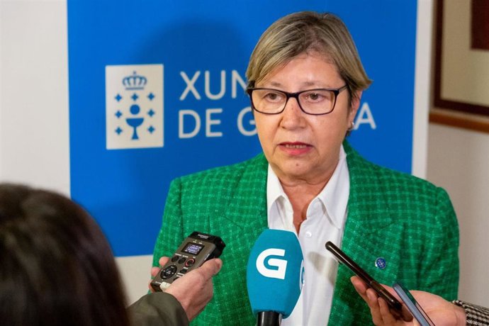 La conselleira do Mar, Rosa Quintana, en declaraciones a los medios antes de presidir el Consello de Pesca.