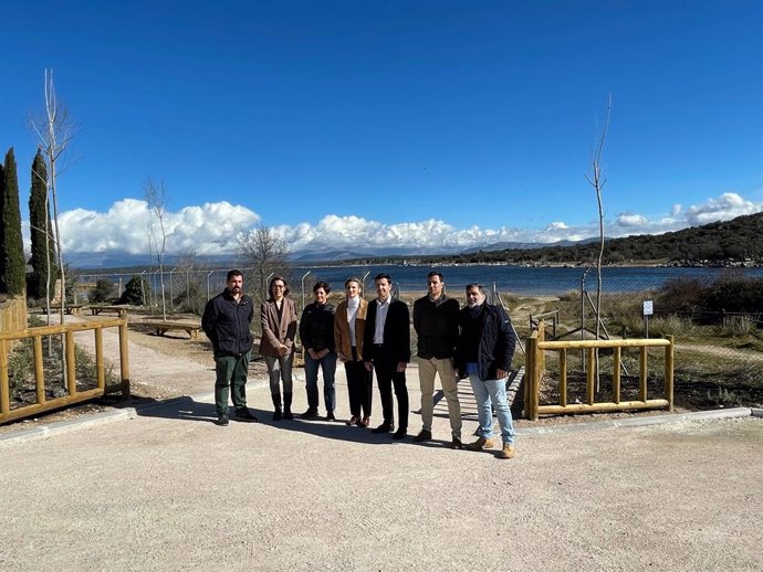 Paloma Martín ha visitado este viernes el tramo de la Cañada Real Segoviana que ha sido rehabilitada en el municipio de Valdemorillo.