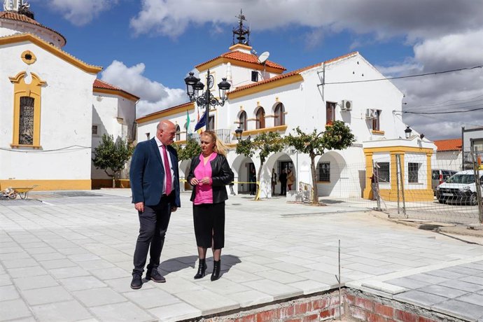 El presidente de la Diputación de Córdoba, Antonio Ruiz, en su visita a Valsequillo.