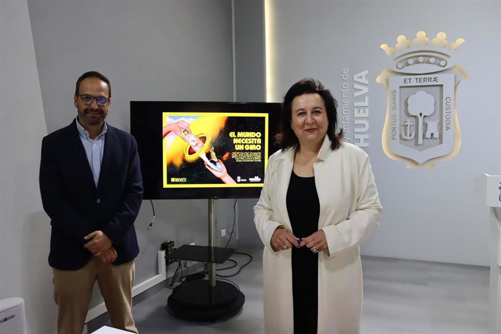 Presentación de la campaña 'El Mundo'  de Ecoembes en el Ayuntamiento de Huelva.