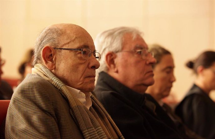 Archivo - Flix Millet y Jordi Montull en el banco de los acusados del juicio del caso Palau