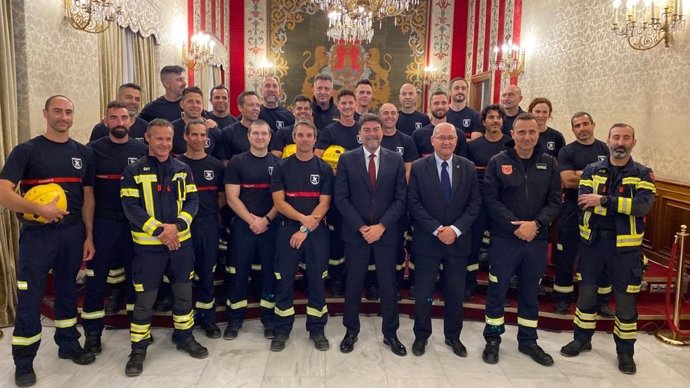 El Ayuntamiento de Alicante incorpora 21 bomberos y cuatro sargentos al SPEIS