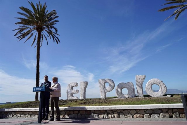 Presentación de las letras de la playa de El Palo de Málaga capital.