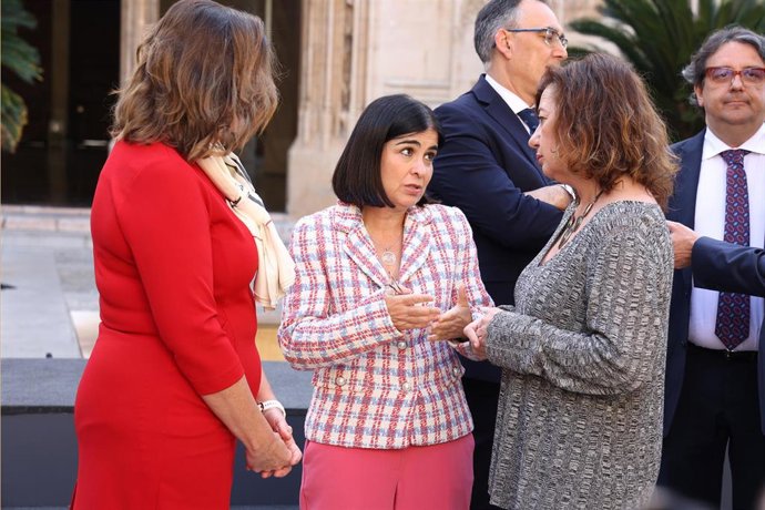 (I-D) La Consellera de Salud del Govern balear, Patricia Gómez; la ministra de Sanidad, Carolina Darias y la presidenta del Govern balear, Francina Armengol.