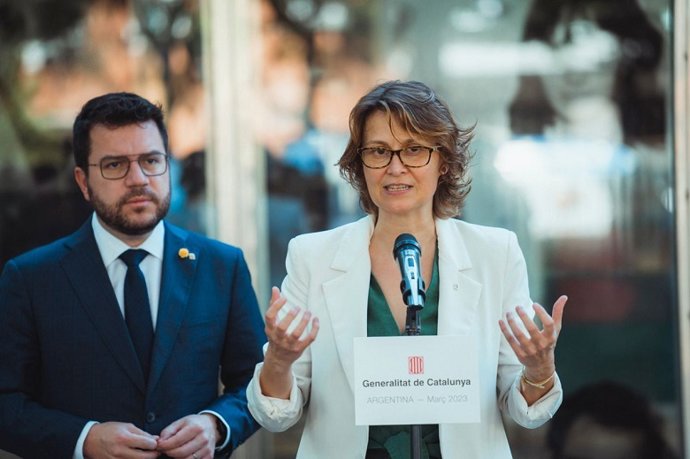 La consellera d'Acció Exterior i Unió Europea, Meritxell Serret, i el president del Govern, Pere Aragons 
