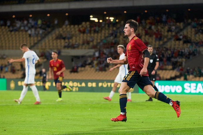 Archivo - Hugo Guillamon of Spain U-21 celebrates a goal during the European Championship 2023 Qualifier match between Spain U21 and Slovakia U21 at La Cartuja Stadium on October 8, 2021 in Sevilla, Spain