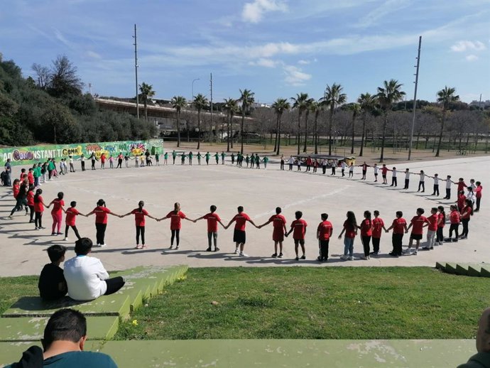 Más de 80 alumnos de primaria participan en el proyecto 'Juegos Coreográficos' en el Parc de la Riera.