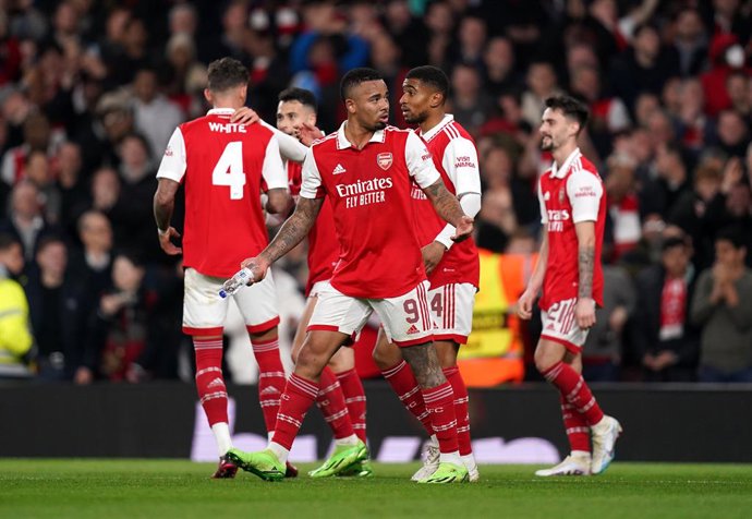 16 March 2023, United Kingdom, London: Arsenal's Gabriel Jesus gestures with a bottle that was thrown onto the pitch during the UEFA Europa League round of sixteen, second leg soccer match between Arsenal and Sporting Lisbon at the Emirates Stadium. Pho