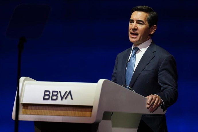 El presidente de BBVA, Carlos Torres Vila, interviene durante la Junta general de Accionistas de BBVA, en el Palacio Euskalduna, a 17 de marzo de 2023, en Bilbao, Vizcaya, País Vasco (España). Torres Vila ha afirmado que la entidad financiera encara 202