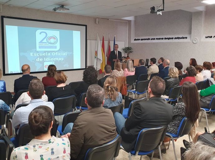 El consejero de Educación, Formación Profesional y Empleo, Víctor Marín, en el acto de celebración del 20 aniversario de la Escuela Oficial de Idiomas de Molina de Segura.