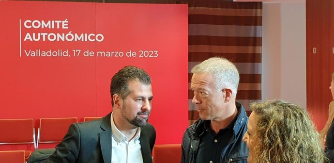 El secretario general del PSCyL, Luis Tudanca, antes de intervenir ante el ante el Comité Autonómico del PSOE de Castilla y León que se ha celebrado este viernes en el hotel Sercotel de la capital vallisoletana