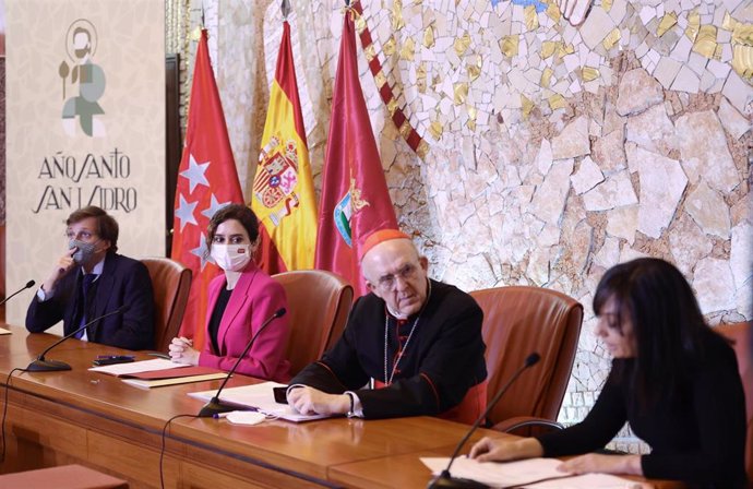 Archivo - José Luis Martínez-Almeida; Isabel Díaz Ayuso; Carlos Osoro y Mercedes González, participan en la firma del protocolo por el Año Santo de San Isidro.
