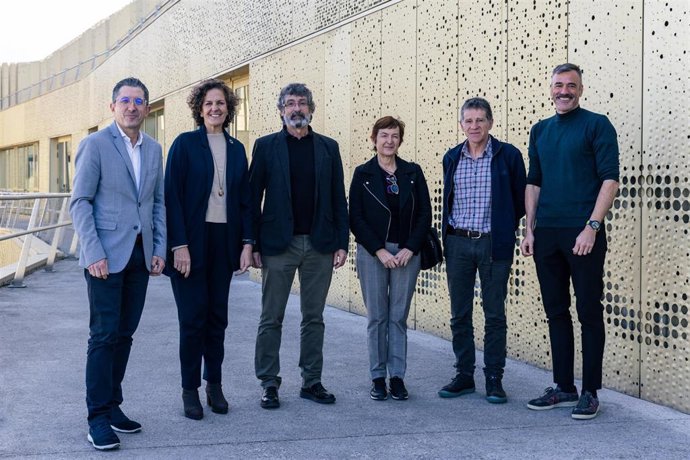 (I-D) El Director General De Basque Culinary Center, Joxe Mari Aizeaga; La Consejera Gómez; Alex Beitia, Director Académico BCC; Itziar Inza (Reyno Gourmet); Xabier Iruretagoyena (INTIA); Y Edorta Salvador, Director Learning Journey.