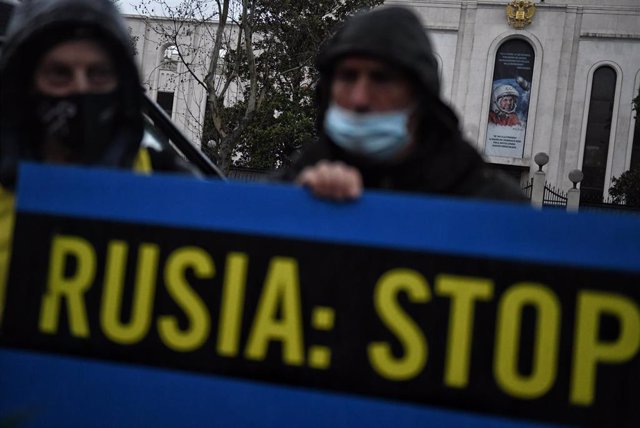 Archivo - Protesta de Amnistía Internacional frente a la embajada de Rusia en 2022