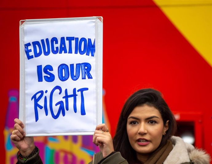 Archivo - Protesta en Londres a favor de la educación de las mujeres afganas 