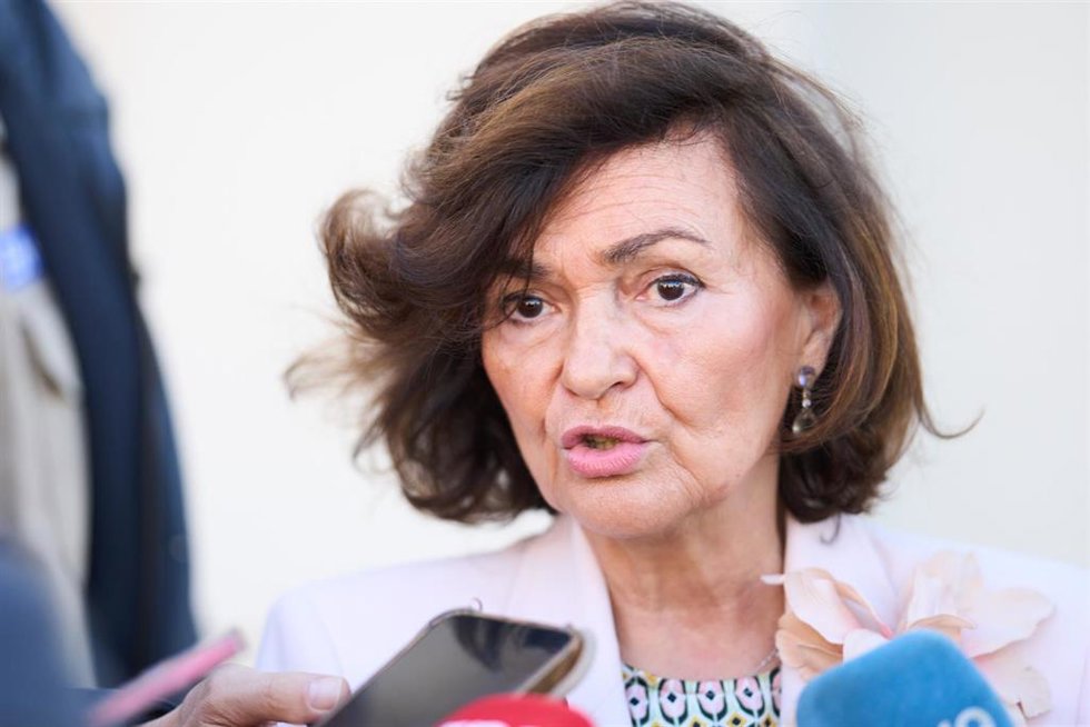 Archivo - La presidenta de la Comisión de Igualdad en el Congreso de los Diputados y exvicepresidenta del Gobierno, Carmen Calvo, ofrece declaraciones a los medios de comunicación a su llegada a las jornadas Unidad social contra la violencia de género.