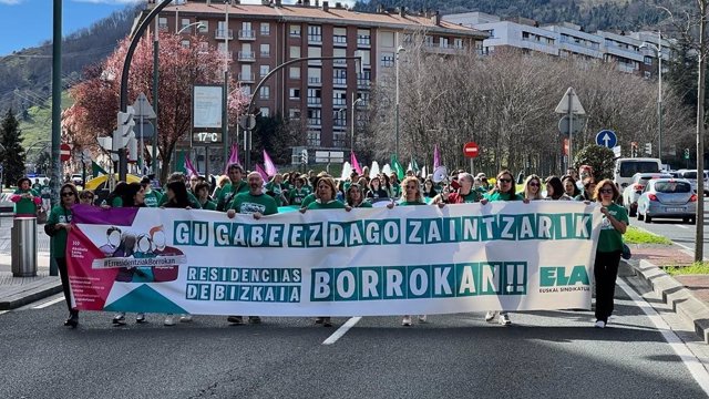 Trabajadoras de residencias de Bizkaia piden a la Diputación "menos progaganda" y que se renueve su convenio