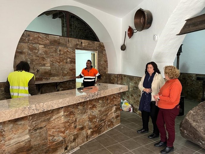 La diputada del PFEA, Matilde Díaz,  en Laroya