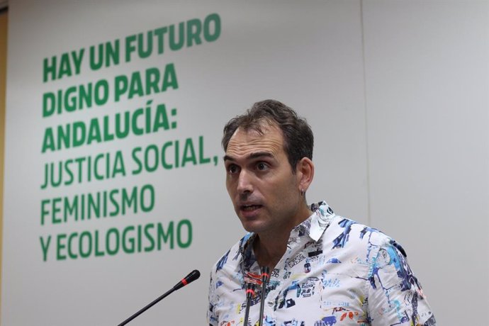 El coordinador general de IU Andalucía, Toni Valero