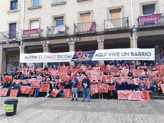 Acto de vecinos del Casco Viejo de Pamplona dentro de la campaña 'El Casco Viejo no se vende'