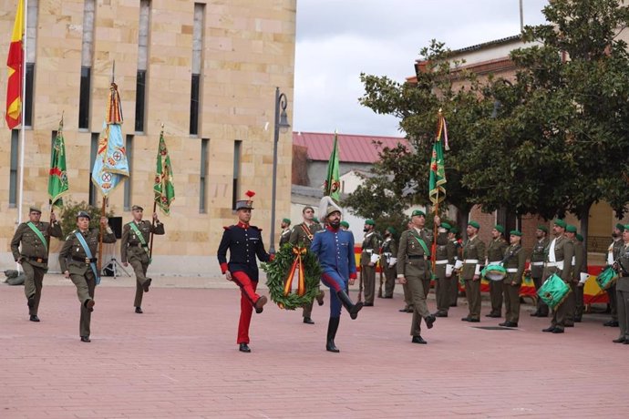 La Plaza Mayor de Pedrajas (Valladolid) acoge un acto de Homenaje a la Bandera