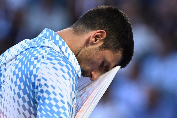 Archivo - Novak Djokovic of Serbia during the Mens semi final match against Tommy Paul of the United States at the 2023 Australian Open tennis championship at Melbourne Park in Melbourne, Friday January 27, 2023. (AAP Image/Joel Carrett) NO ARCHIVING, 