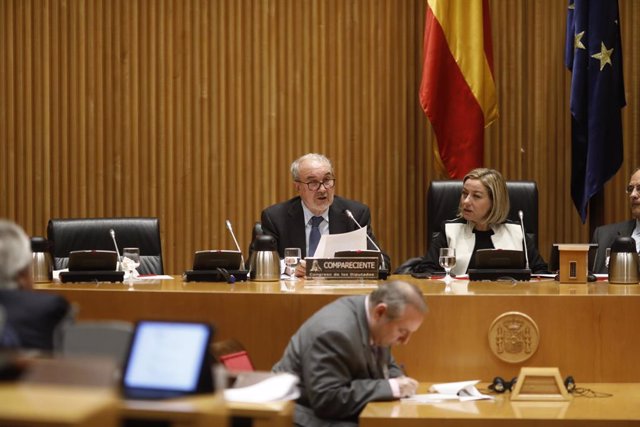 Archivo - Pedro Solbes comparece en la Comisión de Investigación sobre la crisis financiera  