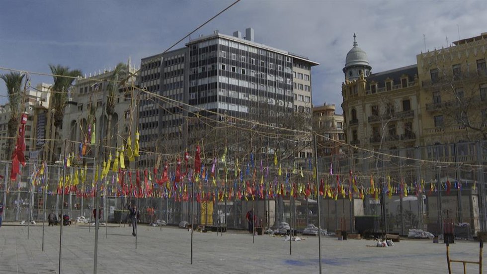 Aitana lanza la masclet en el penúltimo día de Fallas 2023