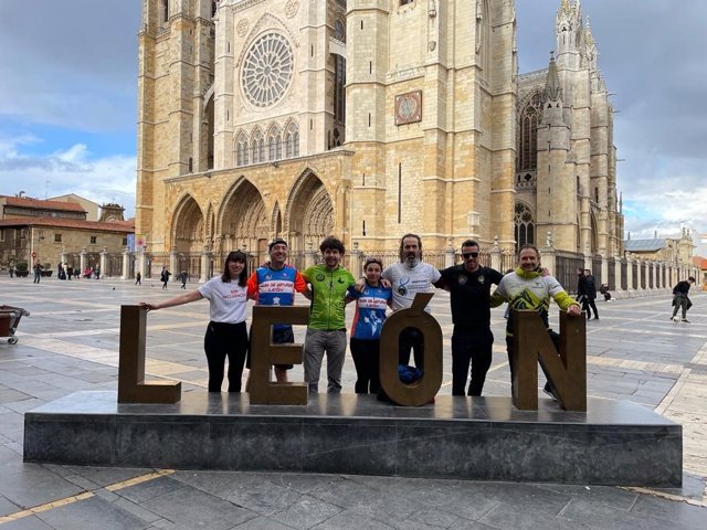 La primera carrera solidaria Vuelta a España Running por relevos llegará a la Catedral de León este miércoles