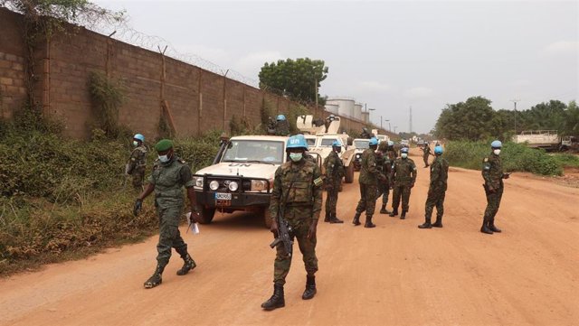 Archivo - Efectivos del contingente ruandés de la MINUSCA de patrulla en Bangui