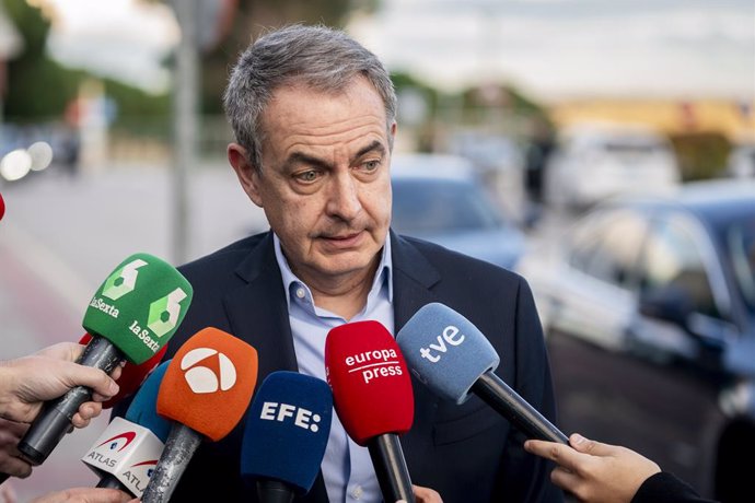 Zapatero aquest mateix dissabte en la capella ardent de Pedro Solbes, que va ser vicepresident del seu govern