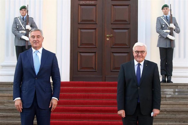 Archivo - El presidente de Montenegro, Milo Djukanovic, con el presidente alemán, Franz-Walter Steinmeier, en Berlín (Alemania)