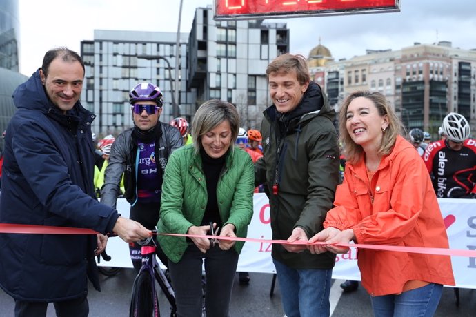 Gobierno Vasco aboga por una conducción segura en bicicleta en la inauguración de la marcha cicloturista Bilbao-Bilbao