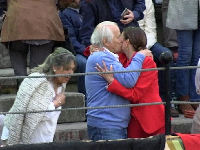 MANUEL BENÍTEZ Y VIRGINIA TROCONIS EN LA PLAZA DE TOROS DE MORÓN DE LA FRONTERA