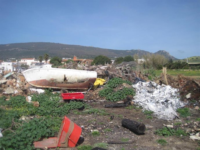 Verdemar EA denuncia ante la fiscalía de Medio Ambiente un vertedero de residuos en Bolonia, en Tarifa (Cádiz)