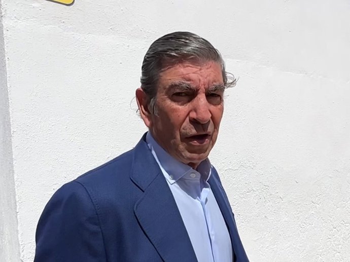 JOSÉ MANUEL DÍAZ-PATÓN EN LA PRESENTACIÓN DEL LIBRO DE ÁGATHA RUIZ DE LA PRADA EN MARBELLA
