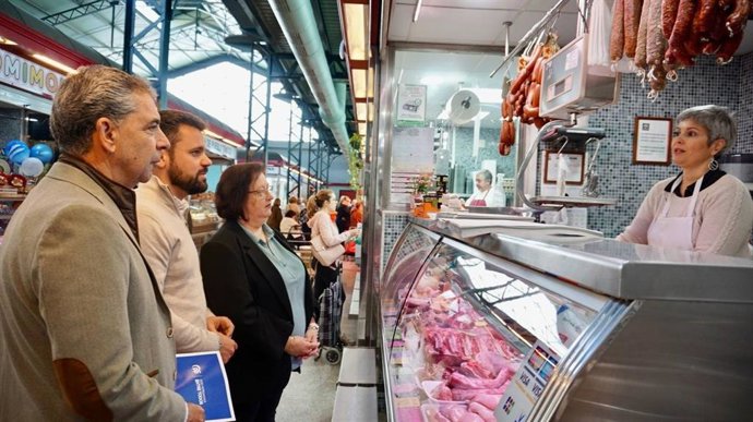 Visita del PP de Dos Hermanas al Mercado de Abastos del municipio